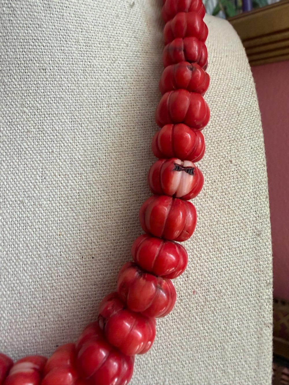 Stunning Vintage Vivid Red Italian Coral Carved Gourd Beaded Necklace - Picture 5 of 7